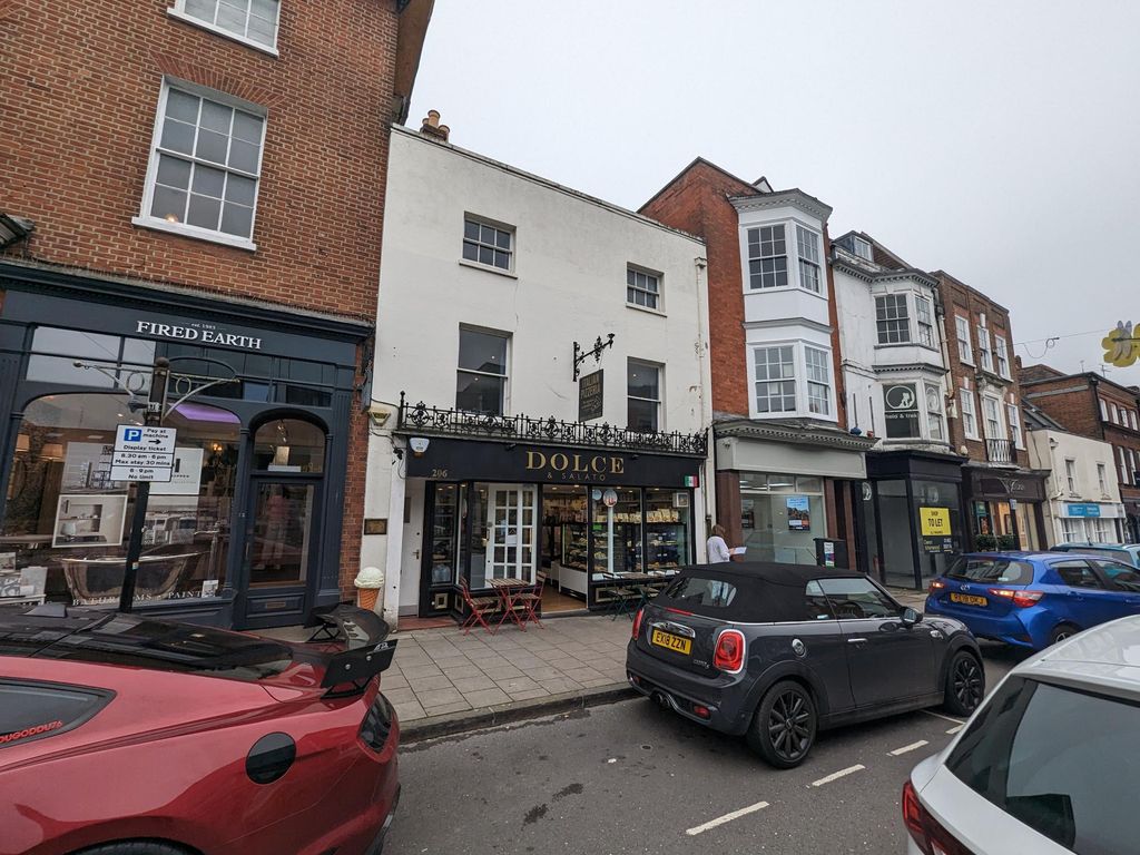 Retail premises for sale in High Street, Guildford GU1, £595,000
