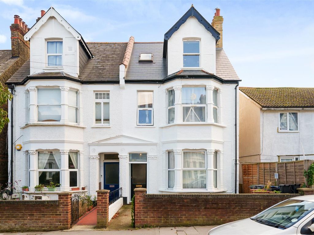 2 bed flat for sale in Holmesdale Road, London SE25, £320,000
