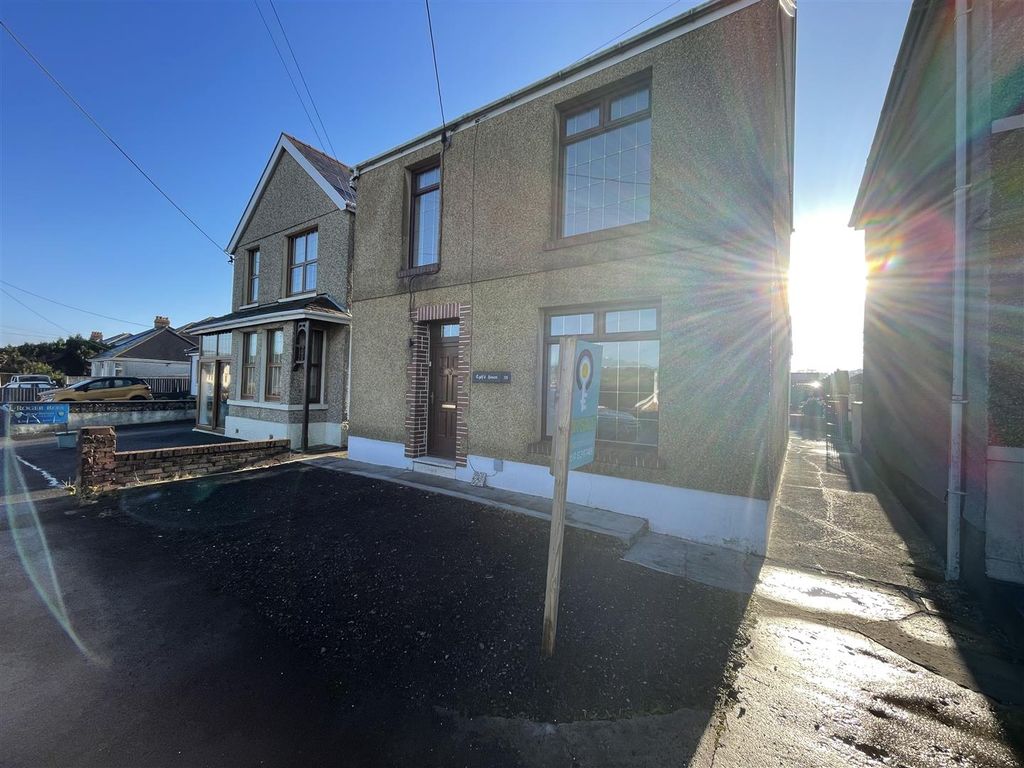 3 bed detached house for sale in Cross Hands Road, Gorslas, Llanelli SA14, £199,950