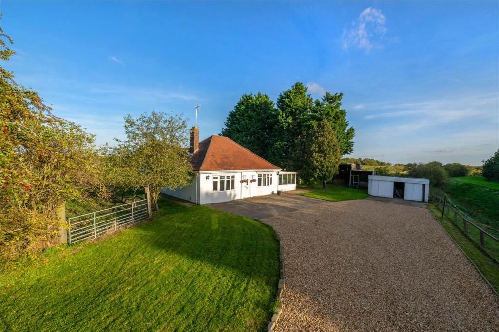 3 bed bungalow for sale in Spalding Road, Bourne PE10, £370,000