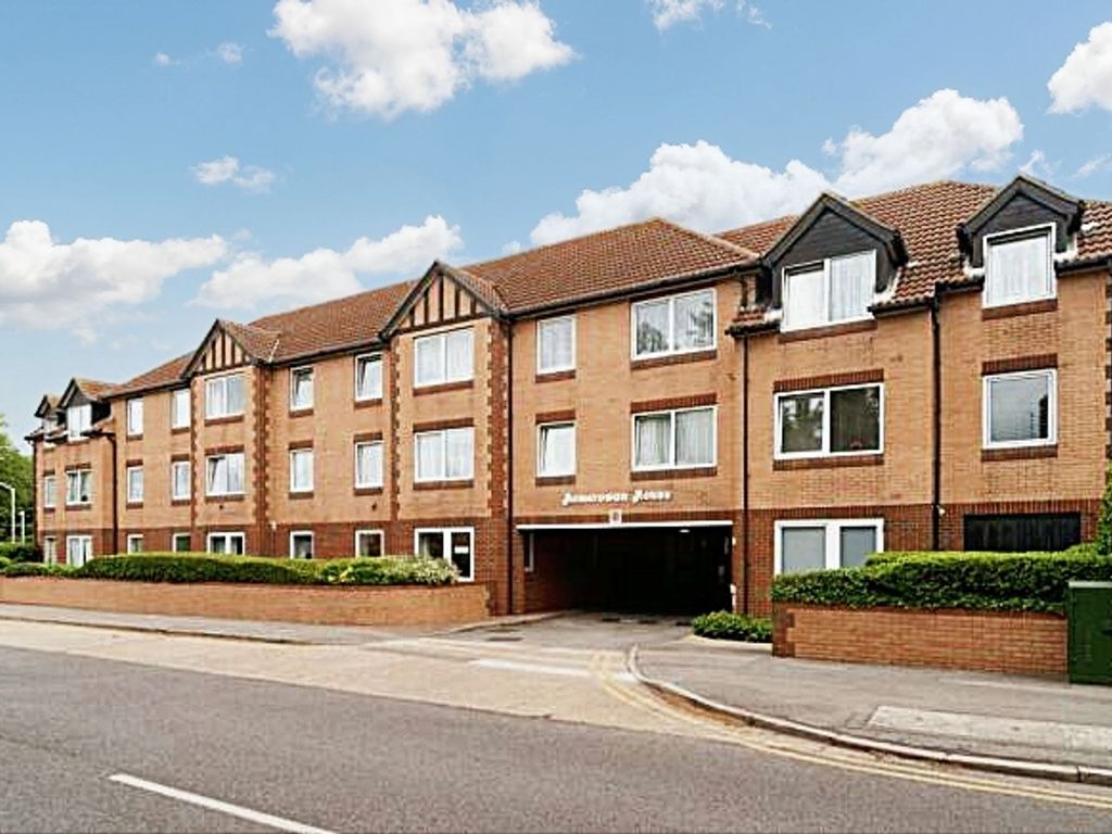 1 bed flat for sale in Station Road, Thorpe Bay SS1, £145,000