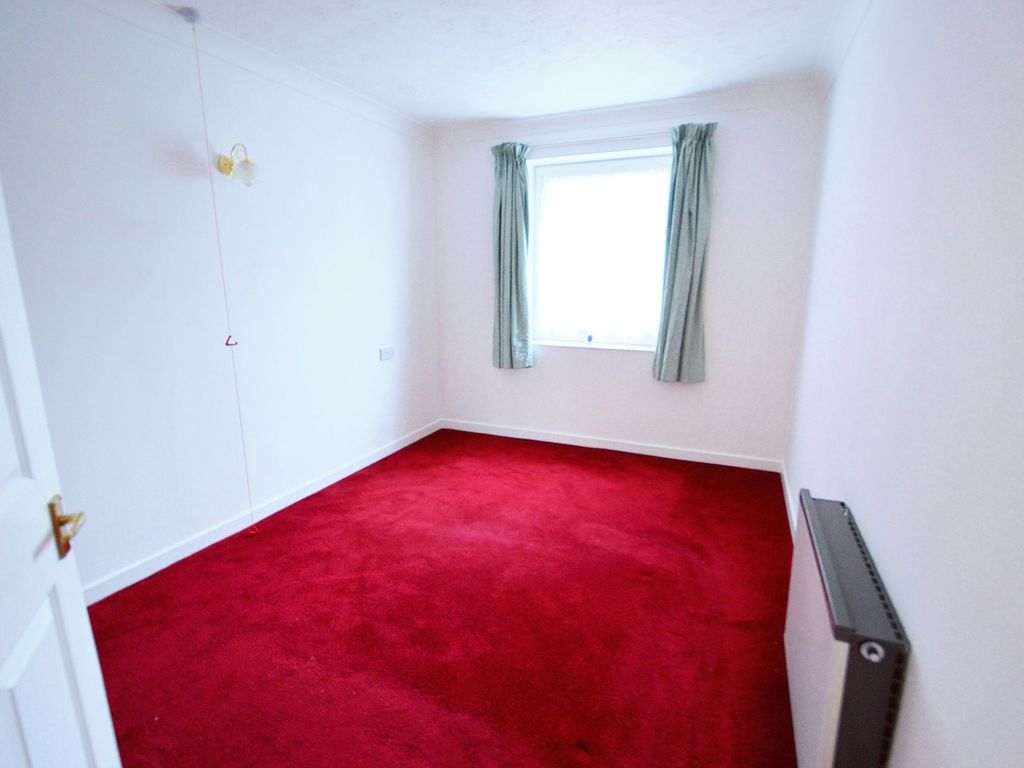 1 bed flat for sale in Station Road, Thorpe Bay SS1, £145,000