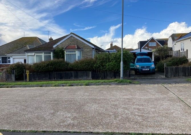 2 bed bungalow for sale in Bramber Avenue, Peacehaven BN10, £195,000