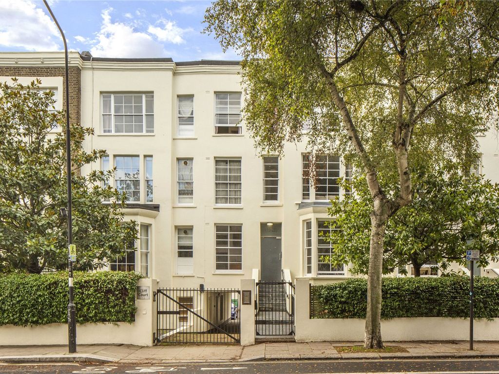 2 bed flat for sale in Cliff Court, Cliff Road NW1, £400,000