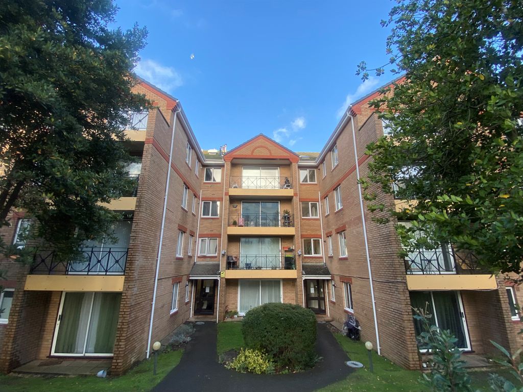 2 bed flat for sale in Parsonage Road, Bournemouth BH1, £260,000