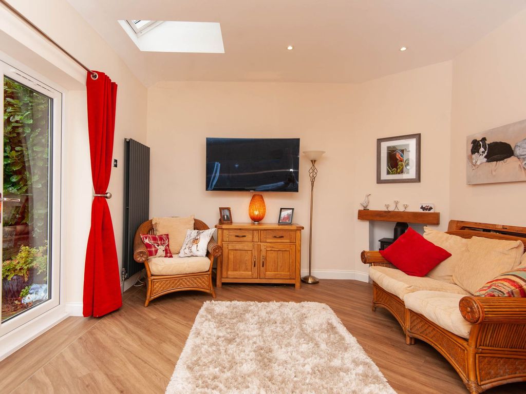 2 bed detached house for sale in Handley Road, New Whittington S43, £260,000