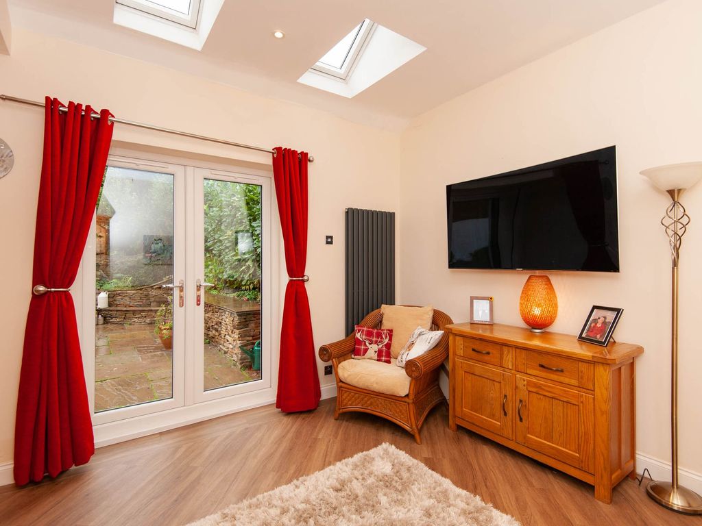 2 bed detached house for sale in Handley Road, New Whittington S43, £260,000