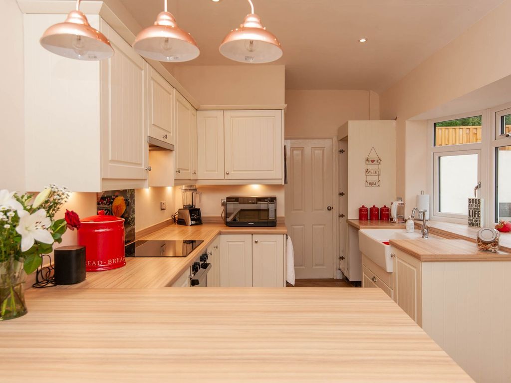 2 bed detached house for sale in Handley Road, New Whittington S43, £260,000