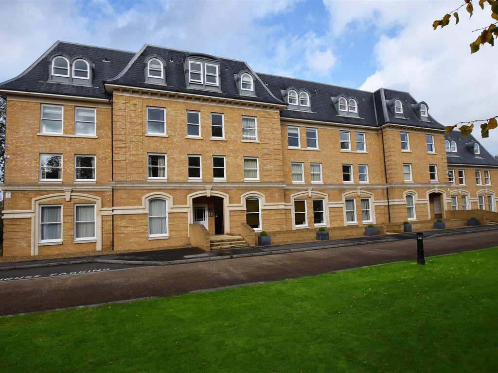 2 bed flat to rent in Langdon Park, Teddington TW11, £2,000 pcm