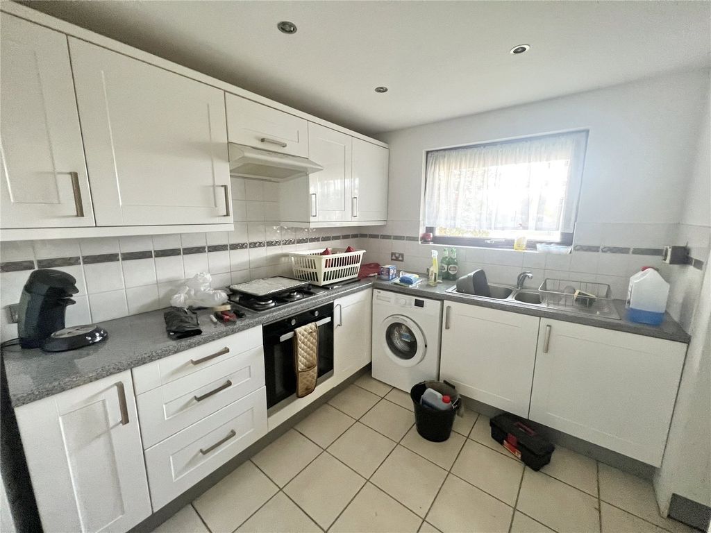 1 bed flat for sale in Somerford Way, Christchurch BH23, £140,000