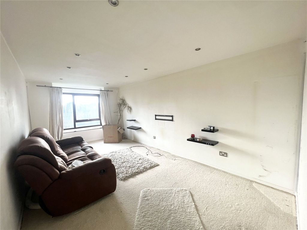 1 bed flat for sale in Somerford Way, Christchurch BH23, £140,000