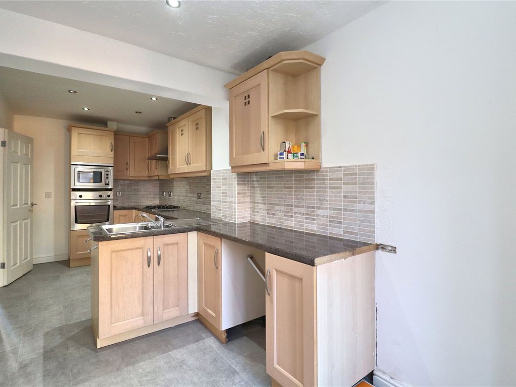 3 bed terraced house for sale in Blencarn Close, Woking GU21, £425,000