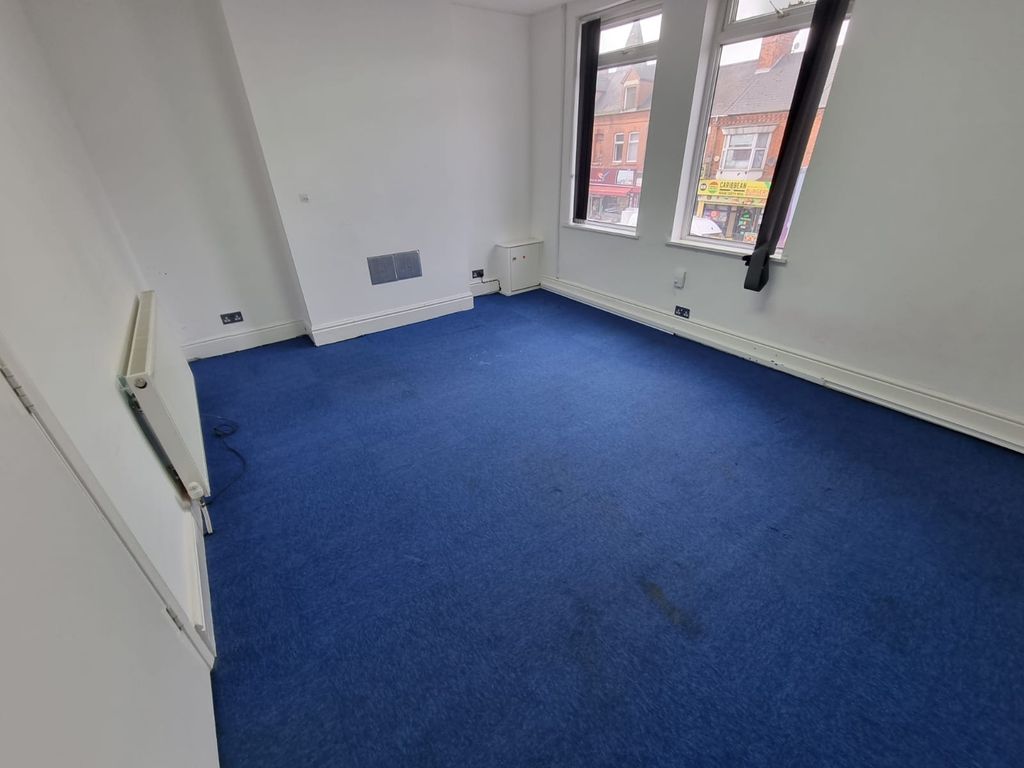2 bed flat to rent in Narborough Road, Leicester LE3, £850 pcm