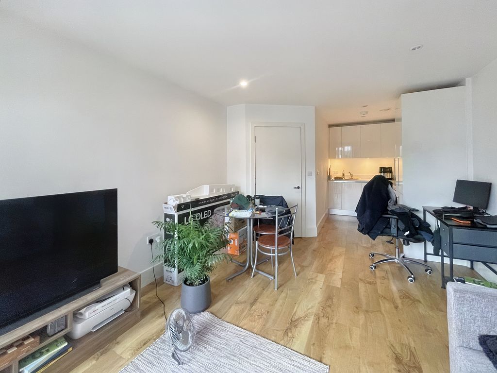 1 bed flat to rent in Major Draper Street, London SE18, £1,700 pcm