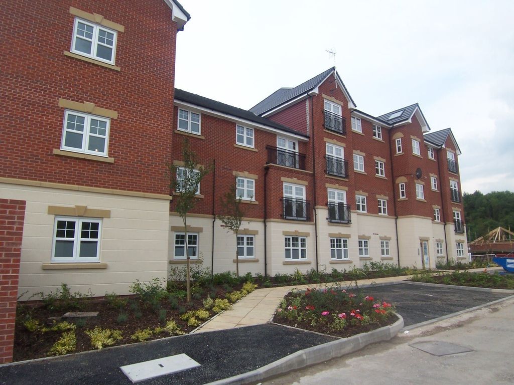2 bed flat to rent in Astley Brook Close, Bolton BL1, £745 pcm