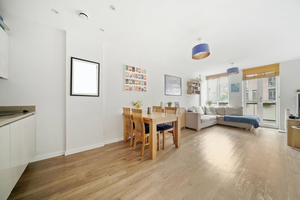 2 bed flat for sale in Gresham Place, London E3, £450,000