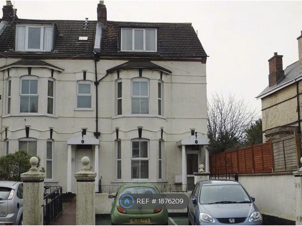 Room to rent in Okehampton Road, Exeter EX4, £648 pcm