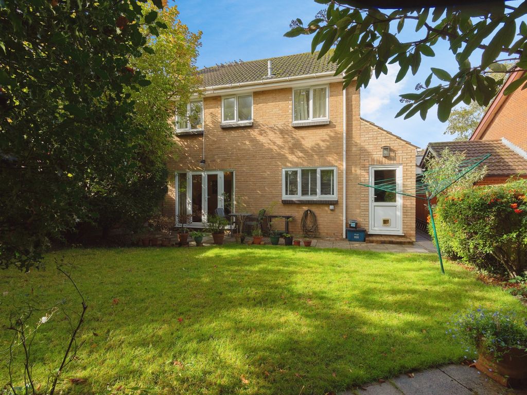 4 bed detached house for sale in Blackford Close, South Croydon CR2, £700,000