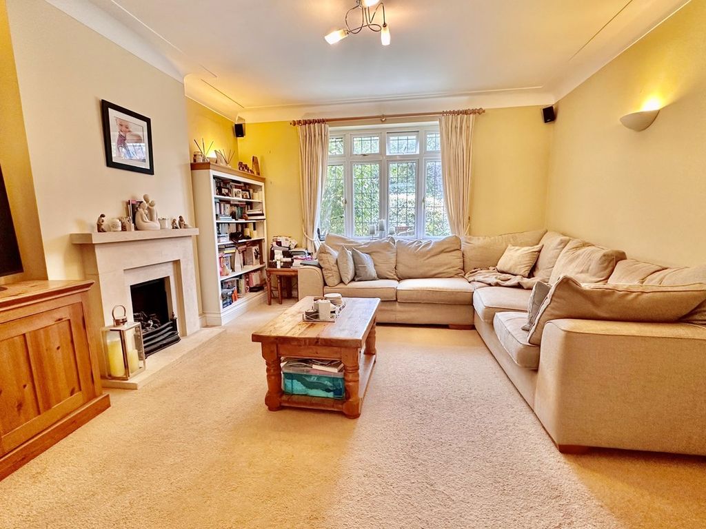 3 bed detached house for sale in Bradpole Road, Queens Park, Bournemouth BH8, £525,000