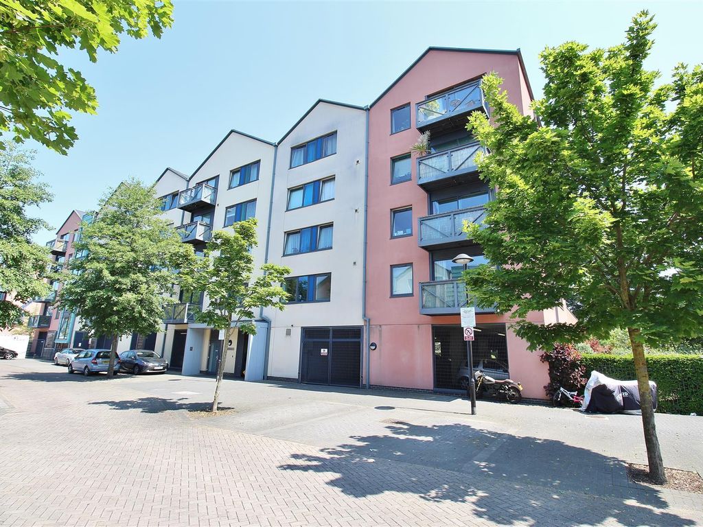 1 bed flat for sale in Norris House, Union Lane, Isleworth TW7, £265,000