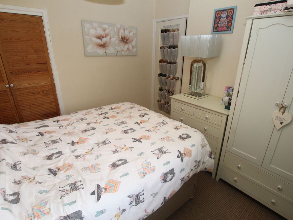 1 bed flat for sale in Smithy Bridge Road, Stafford Court Smithy Bridge Road OL15, £90,000