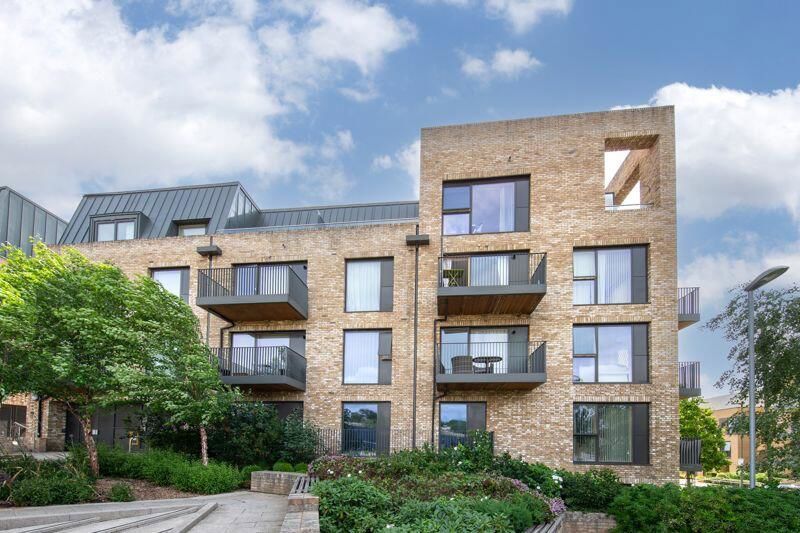 2 bed flat for sale in Regiment Hill, London NW7, £470,000