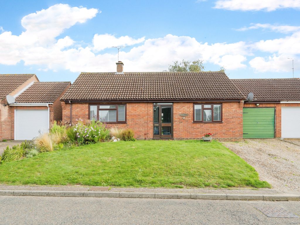 3 bed bungalow for sale in Claxtons Close, Mileham, King's Lynn, Norfolk PE32, £245,000