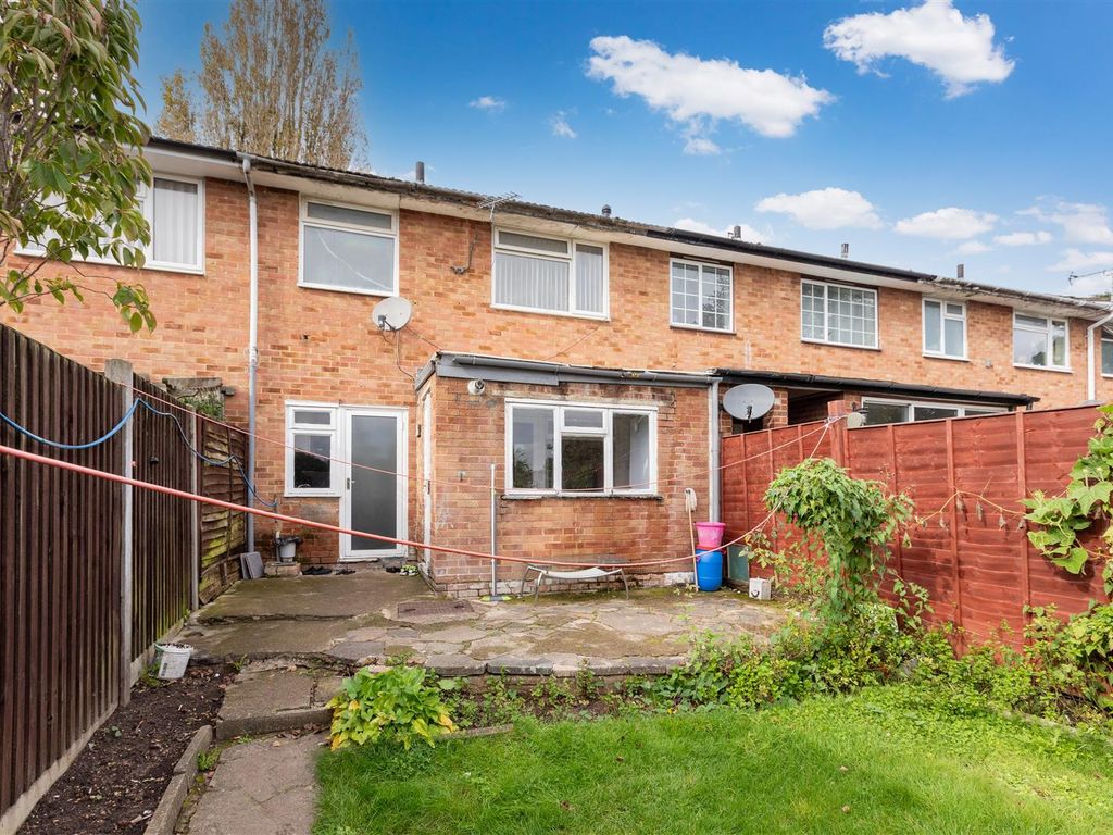 3 bed terraced house for sale in Longleat Gardens, Maidenhead SL6, £380,000