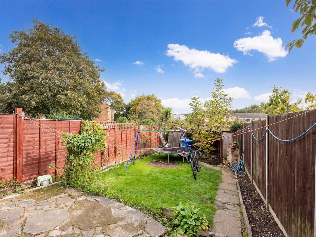 3 bed terraced house for sale in Longleat Gardens, Maidenhead SL6, £380,000