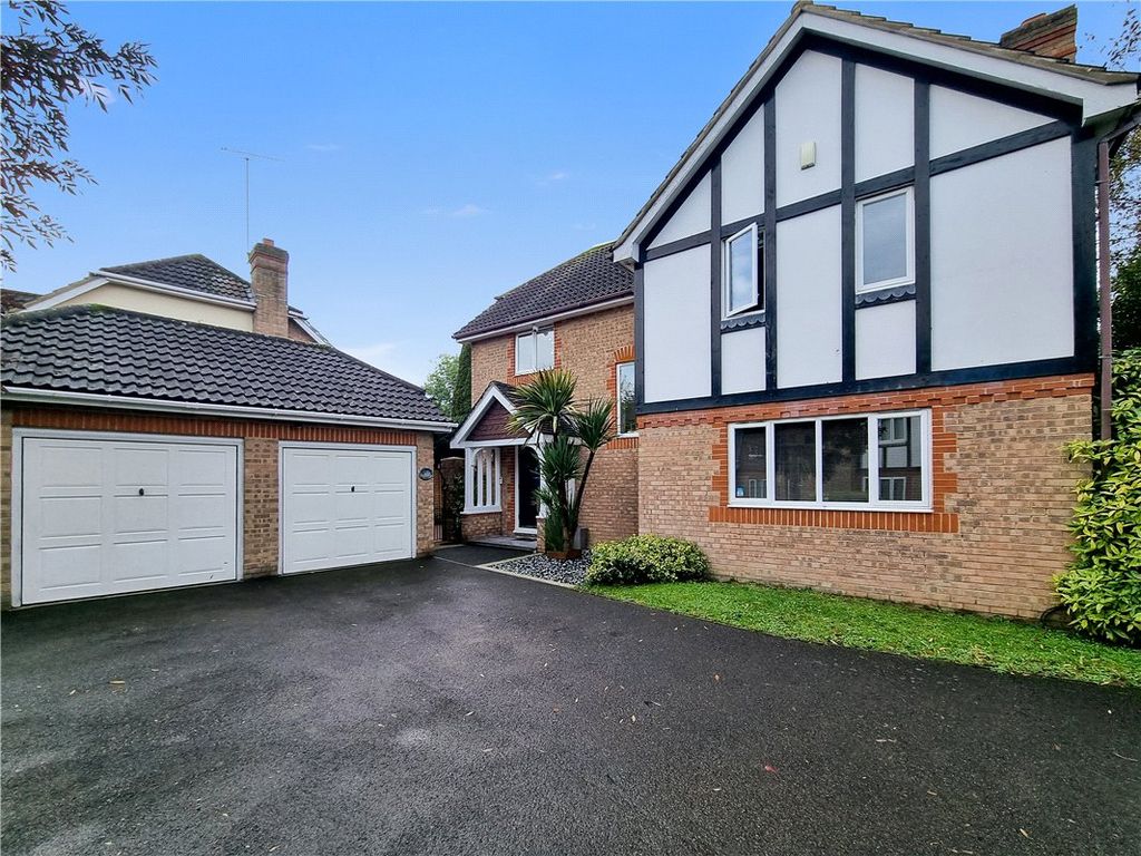 4 bed detached house for sale in Flint Down Close, Orpington, Kent BR5, £800,000