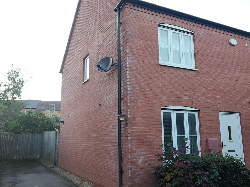 2 bed semi-detached house to rent in Lord Fielding Close, Banbury OX16, £1,100 pcm