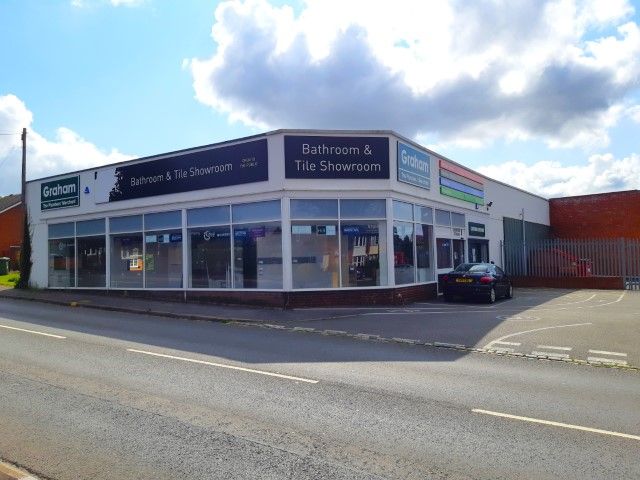 Warehouse to let in Elm Road, Evesham WR11, £100,000 pa