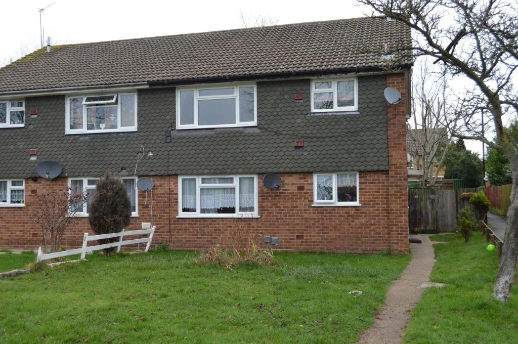 2 bed maisonette to rent in Guernsey Close, Hounslow TW5, £1,750 pcm