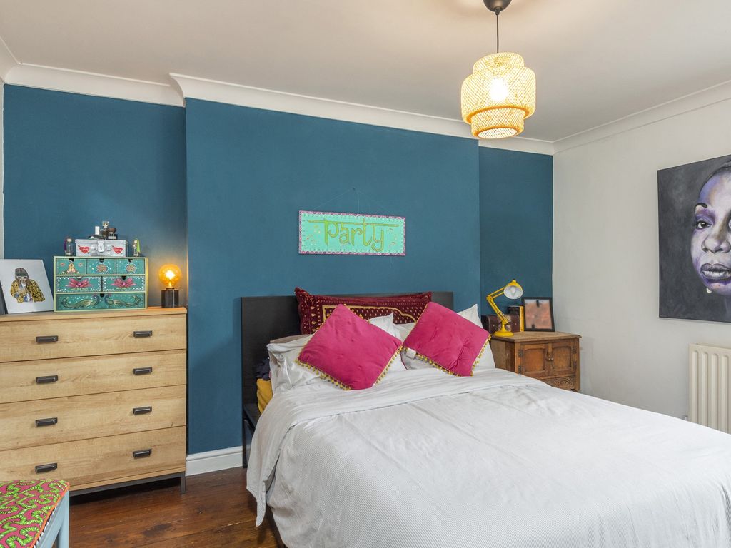 2 bed flat for sale in Cranfield Road, London SE4, £595,000