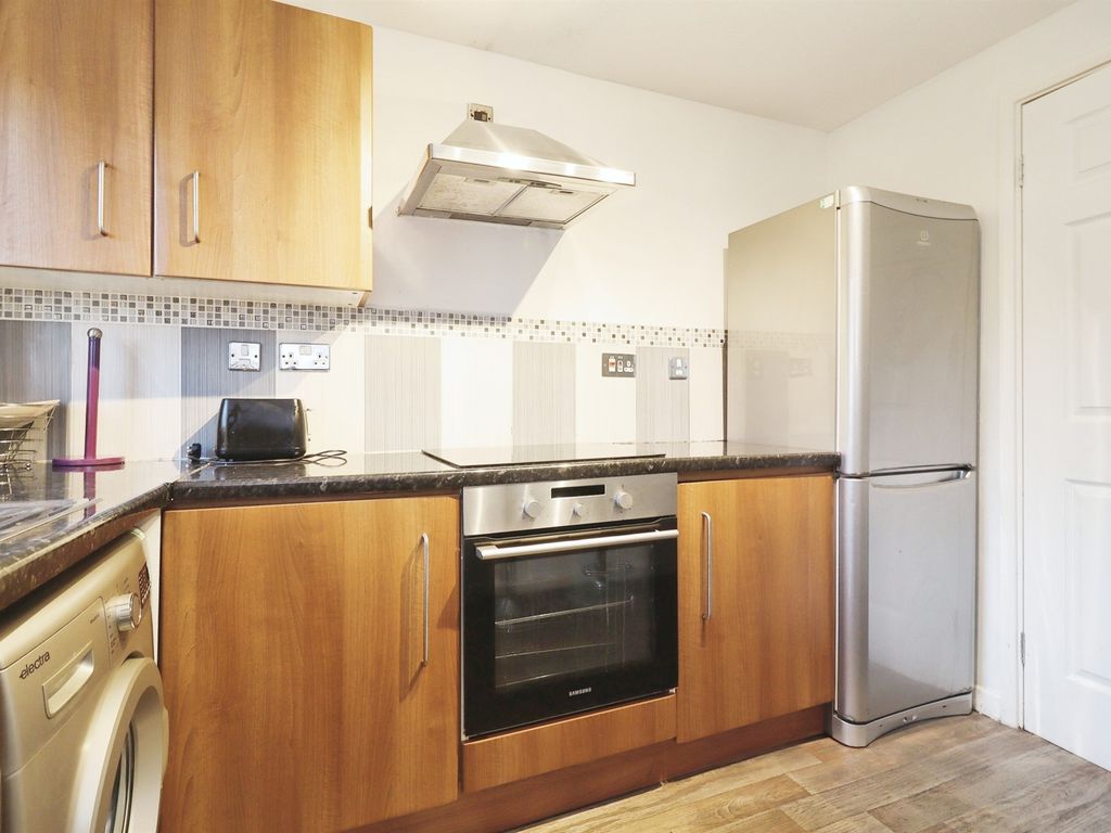 2 bed flat for sale in Ratho Drive, Springburn, Glasgow G21, £70,000