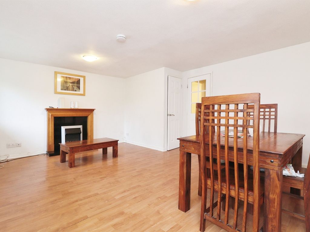 2 bed flat for sale in Ratho Drive, Springburn, Glasgow G21, £70,000