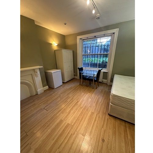 Room to rent in Holland Road, Holland Park/Shepherds Bush W14, £1,083 pcm