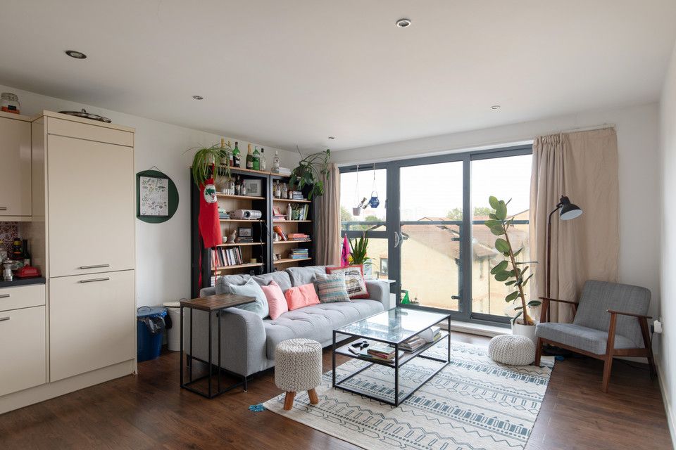 2 bed flat for sale in Glenville Grove, Deptford SE8, £495,000