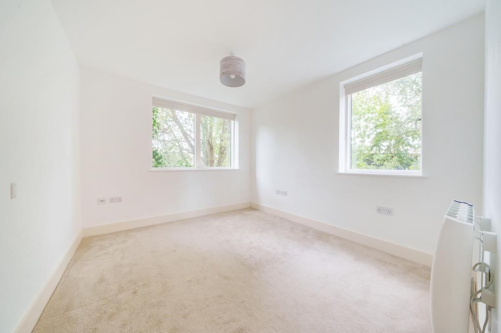 2 bed flat for sale in High Wycombe, Buckinghamshire HP11, £225,000