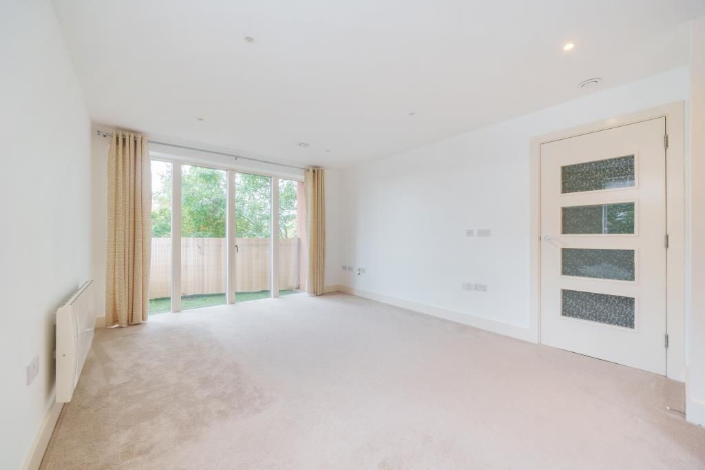 2 bed flat for sale in High Wycombe, Buckinghamshire HP11, £225,000