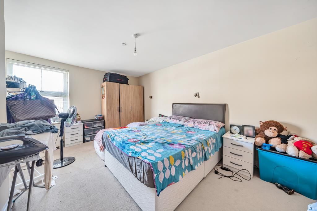 1 bed flat for sale in Slough, Berkshire SL1, £200,000