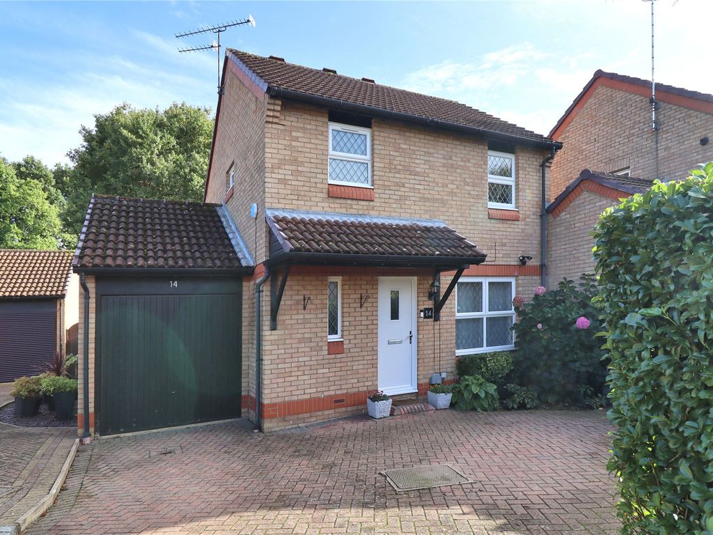 3 bed detached house for sale in Woking, Surrey GU21, £485,000