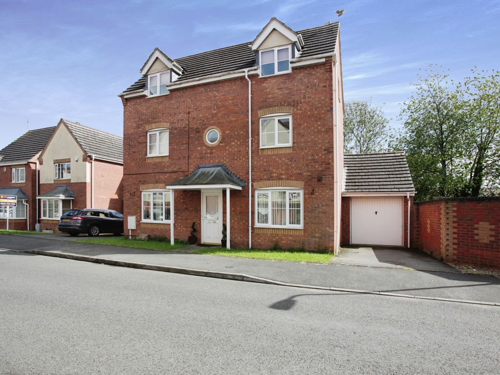 4 bed detached house for sale in Clover Way, Bedworth CV12, £390,000