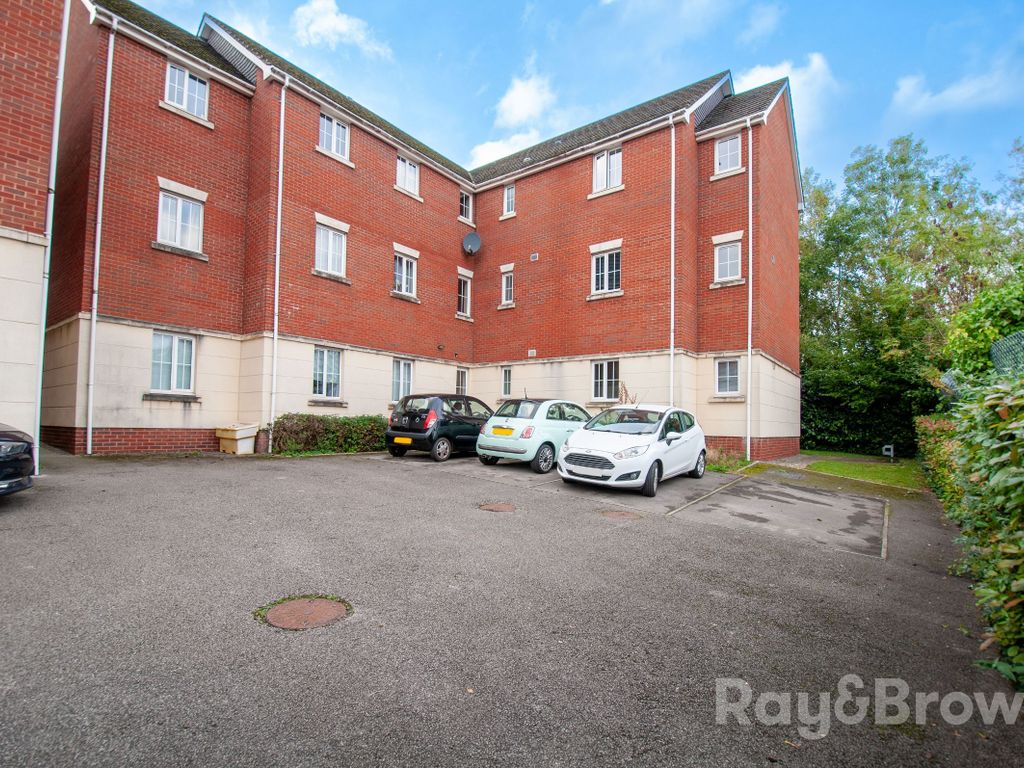 2 bed flat for sale in Caerphilly Road, Llanishen, Cardiff CF14, £177,500