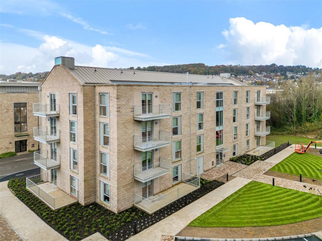 2 bed flat to rent in Stoneworks Place, Matlock Spa, Matlock DE4, £1,500 pcm