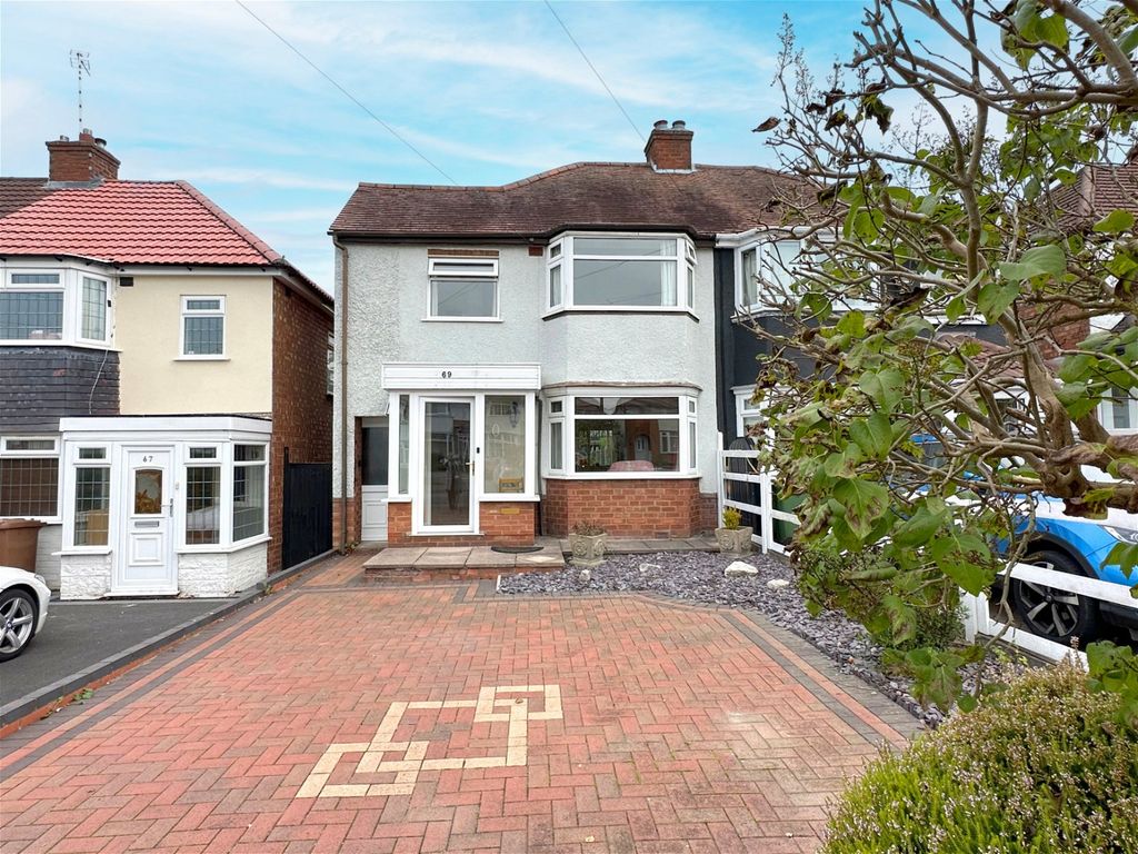 3 bed semi-detached house for sale in Pierce Avenue, Solihull B92, £265,000