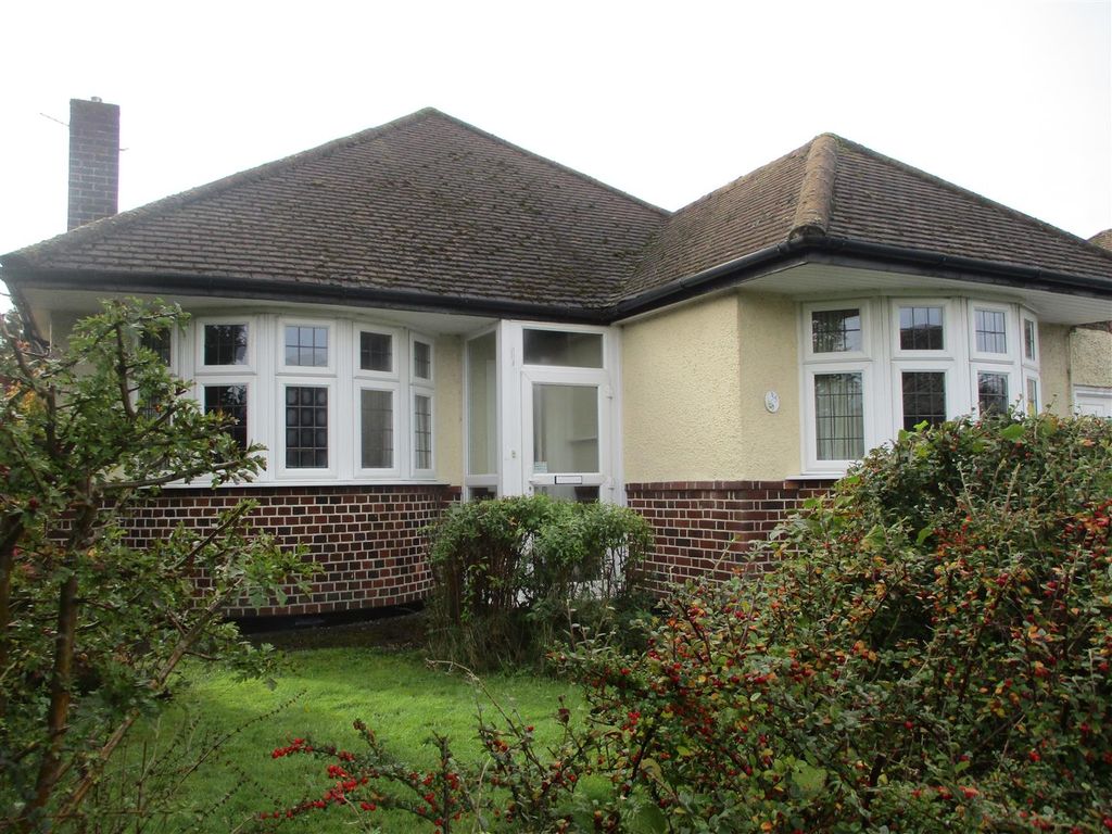 3 bed bungalow for sale in Pilgrims Way West, Otford, Sevenoaks TN14, £795,000