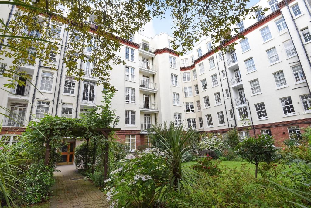 3 bed flat for sale in Abbey House, St Johns Wood NW8, £999,950