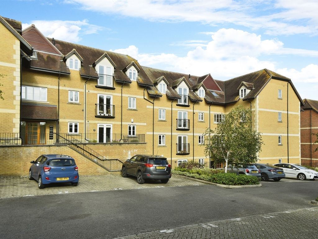 2 bed flat for sale in Old Mill Lane, Swindon SN3, £240,000