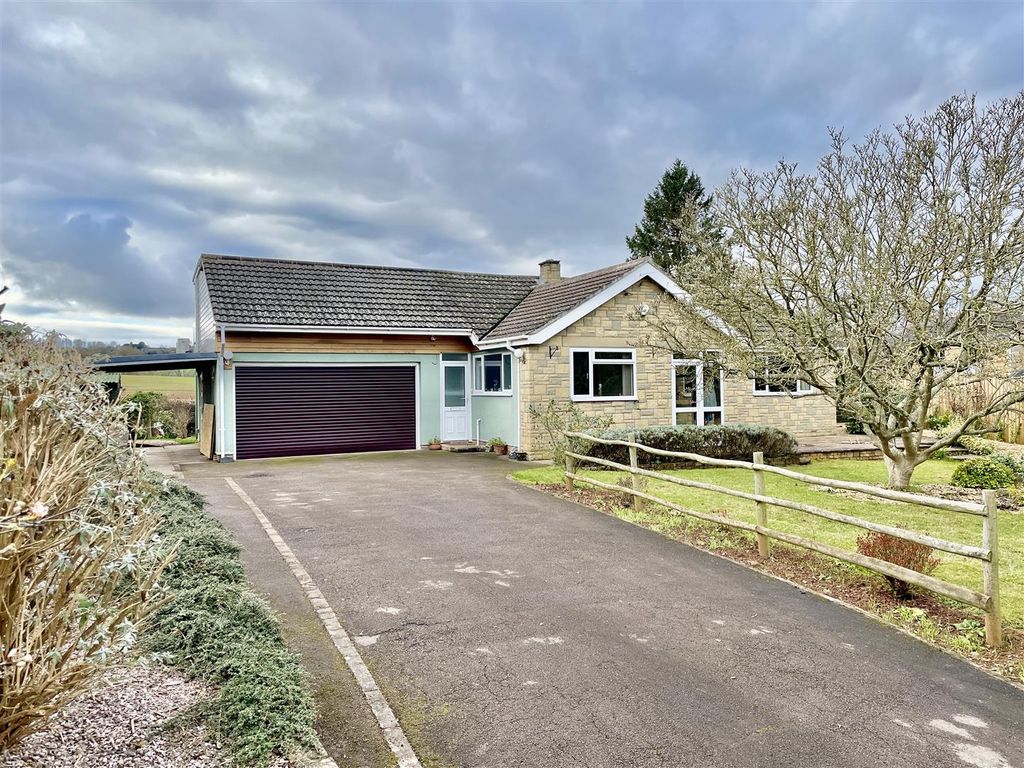 3 bed detached bungalow for sale in Gorsley, Ross-On-Wye HR9, £635,000